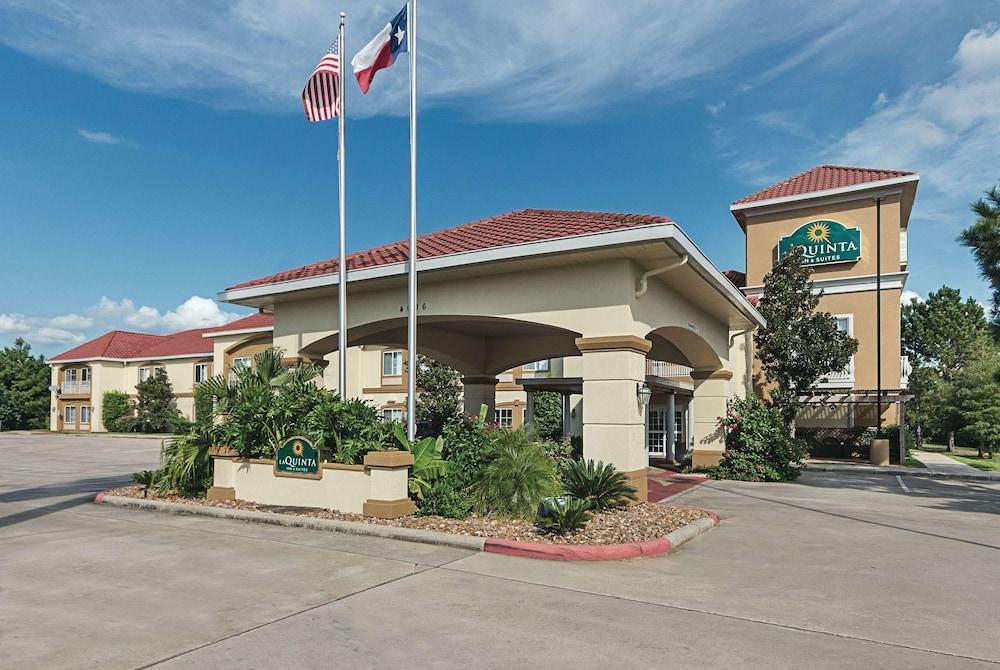 La Quinta By Wyndham Conroe Hotel Exterior photo