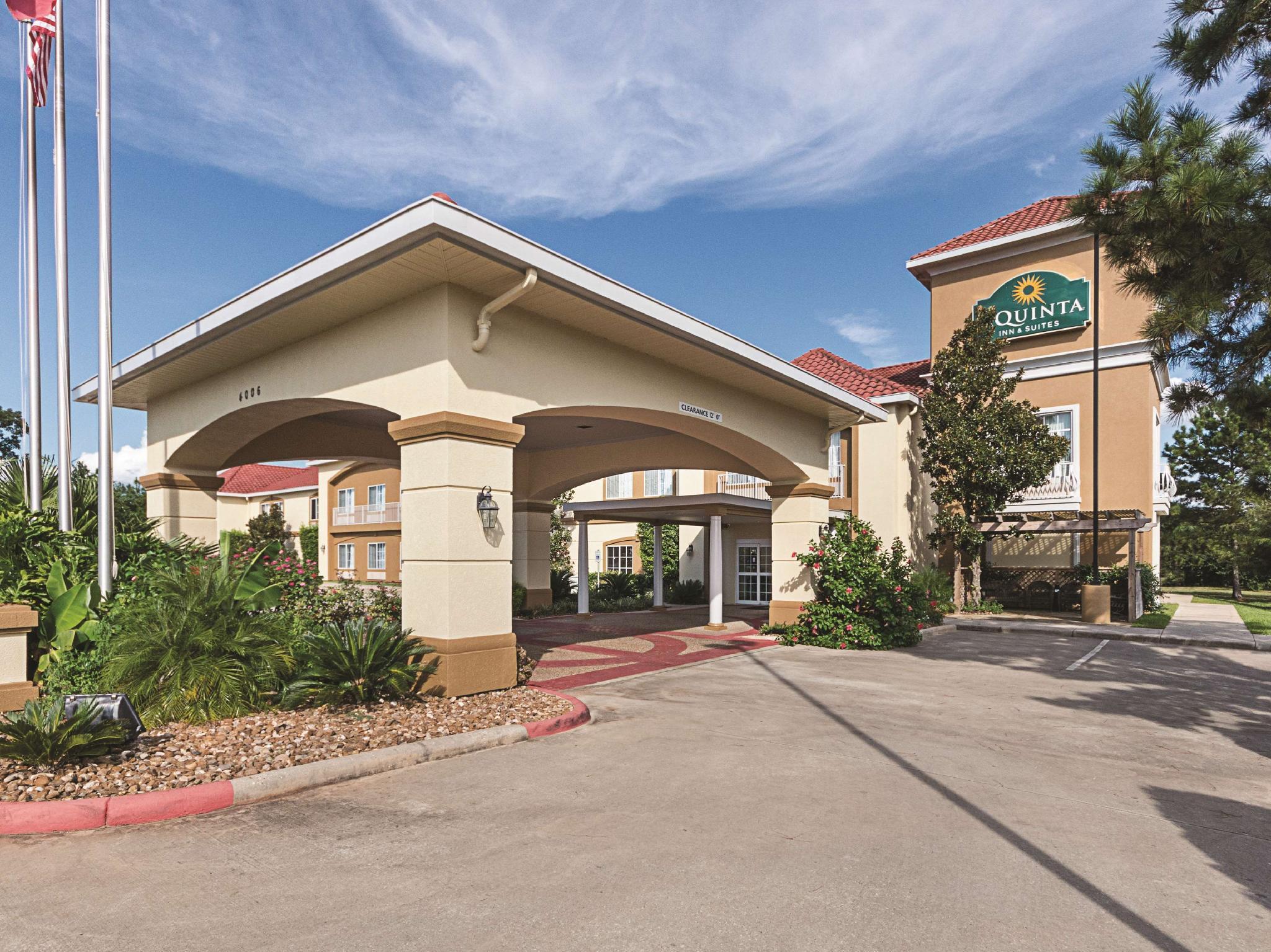 La Quinta By Wyndham Conroe Hotel Exterior photo