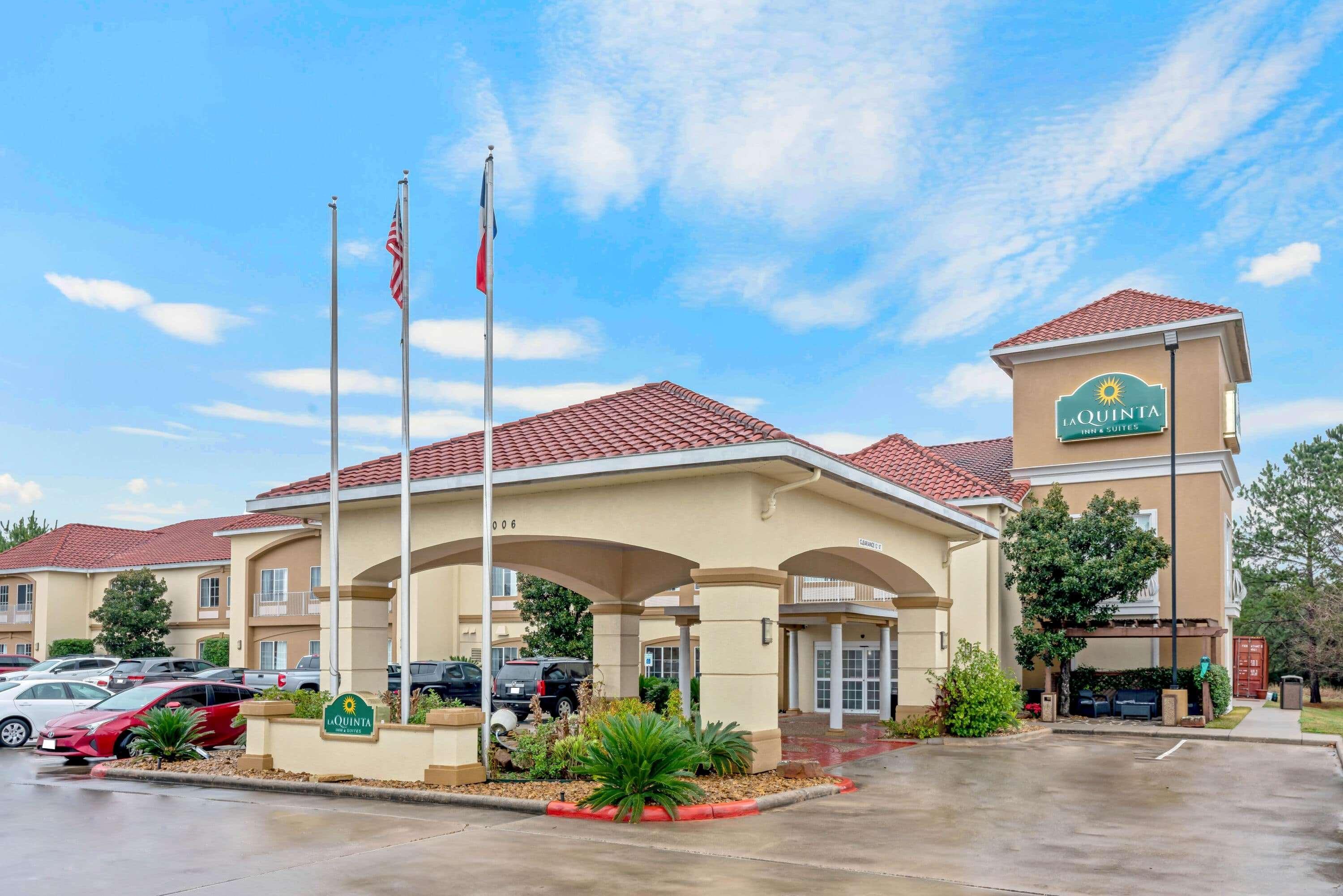 La Quinta By Wyndham Conroe Hotel Exterior photo