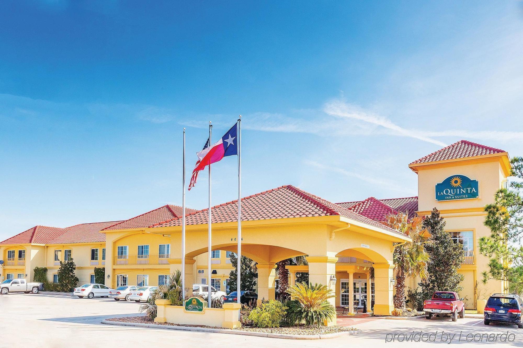 La Quinta By Wyndham Conroe Hotel Exterior photo